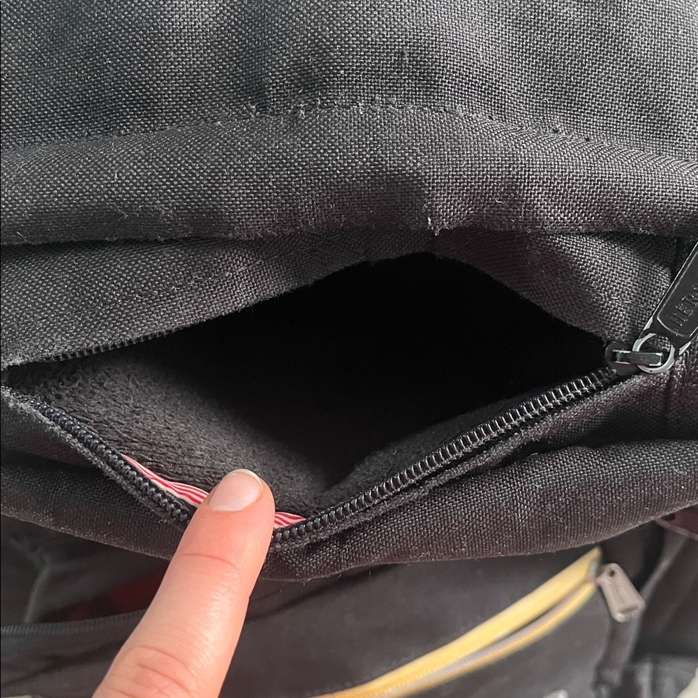 Herschel Backpack - Picture 7 of 9